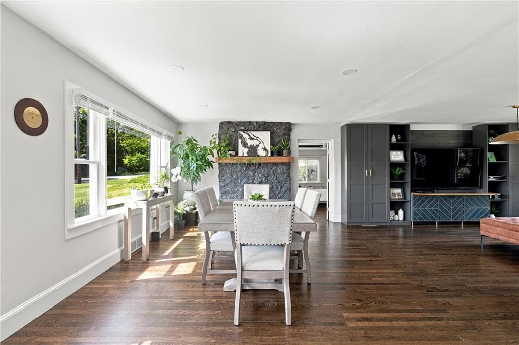 Single Family Residence at 561 Boyds Lane, Portsmouth, photo 11 of 50