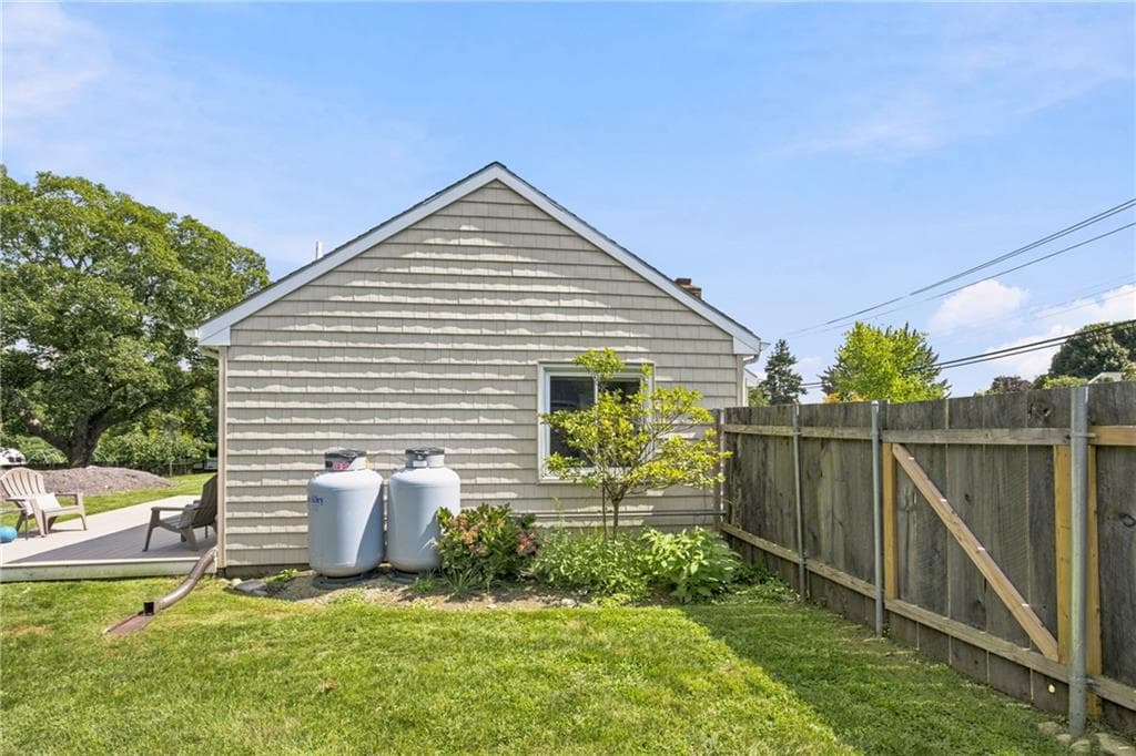 Single Family Residence at 561 Boyds Lane, Portsmouth, photo 40 of 50