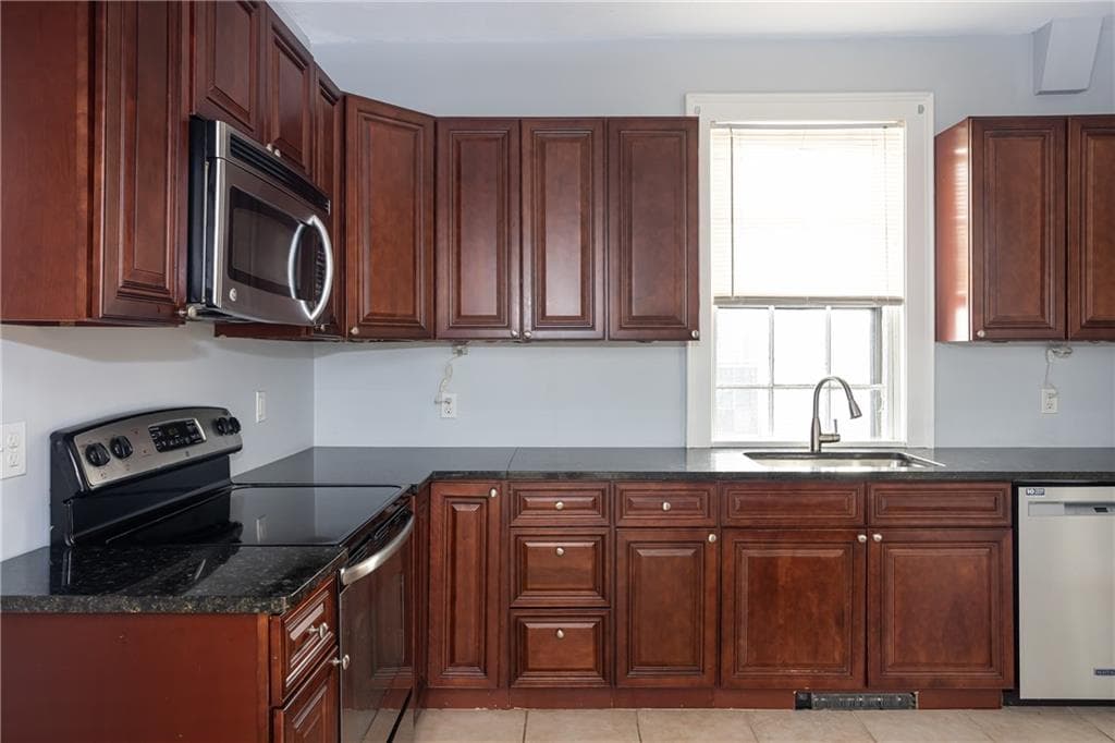Condominium at 85 Mill Street UNIT 1, Newport, photo 9 of 25