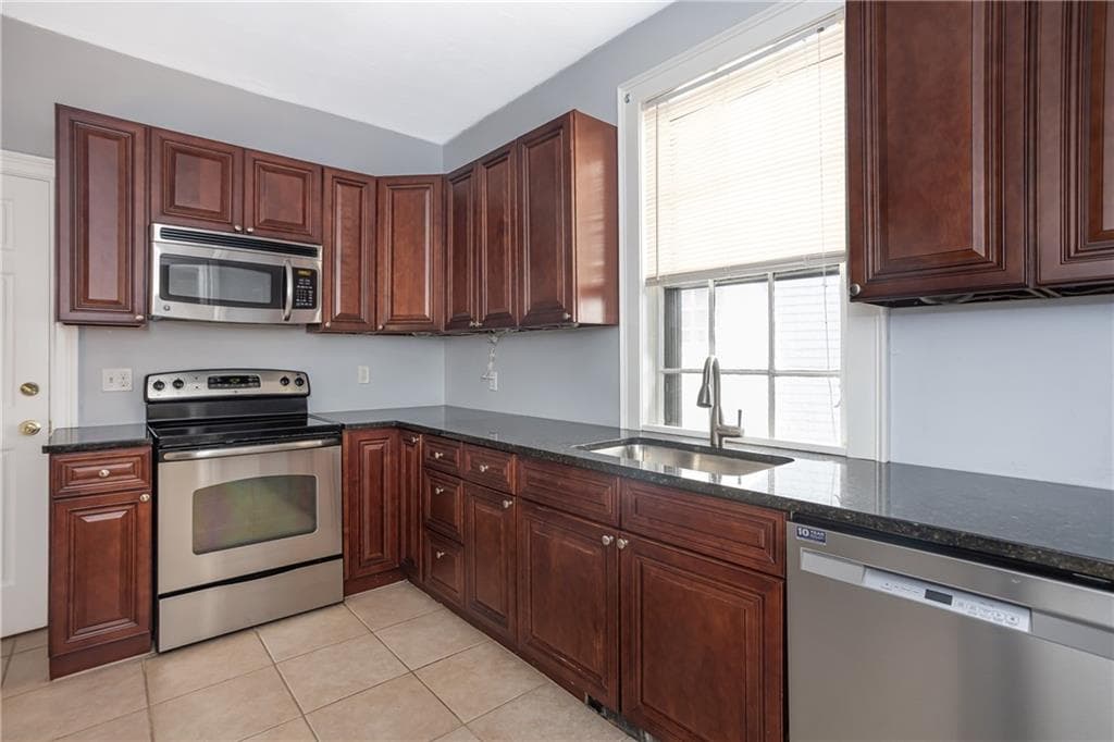 Condominium at 85 Mill Street UNIT 1, Newport, photo 4 of 25