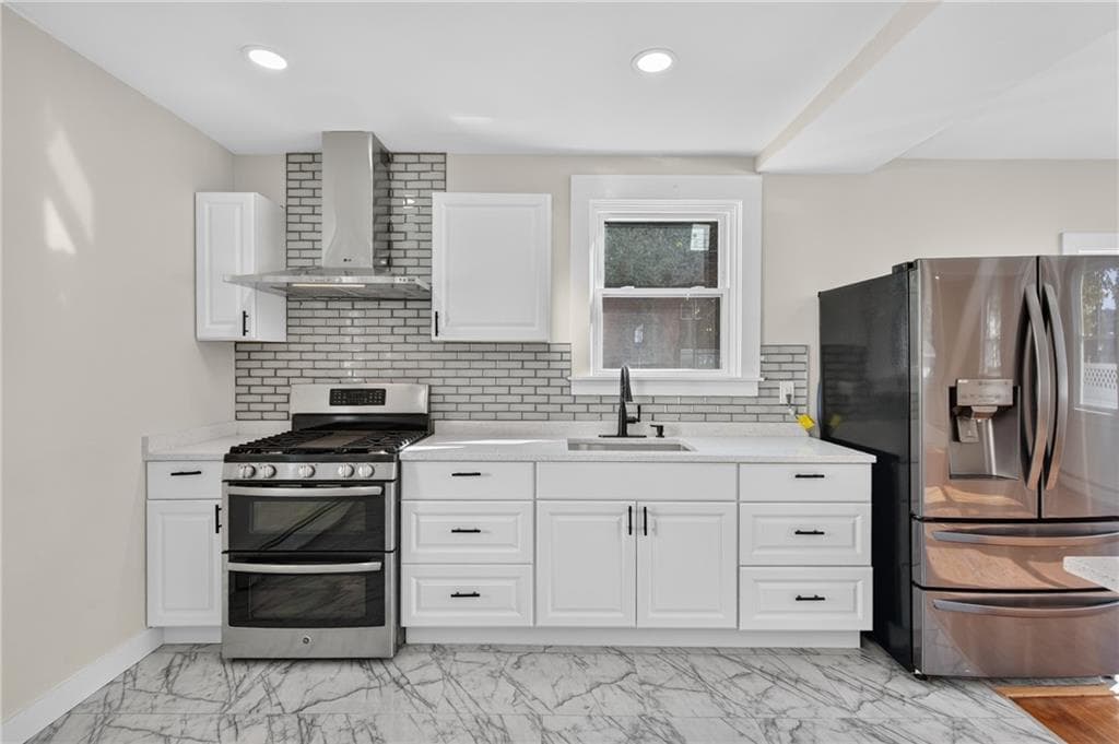 Single Family Residence at 196 Sinclair Avenue, Providence, photo 5 of 36