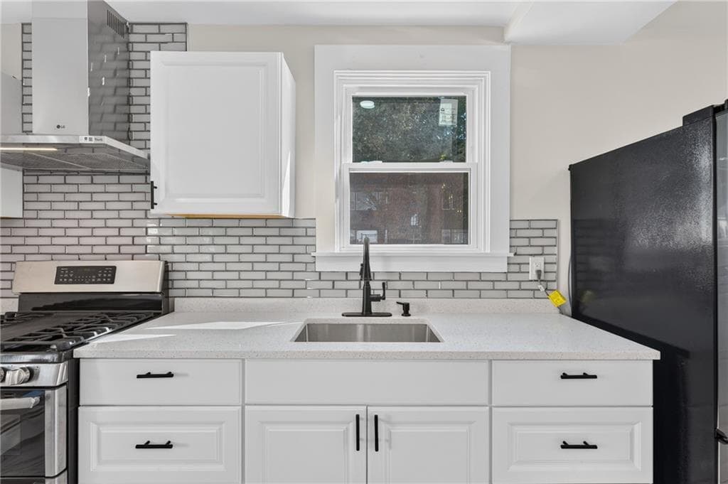 Single Family Residence at 196 Sinclair Avenue, Providence, photo 8 of 36