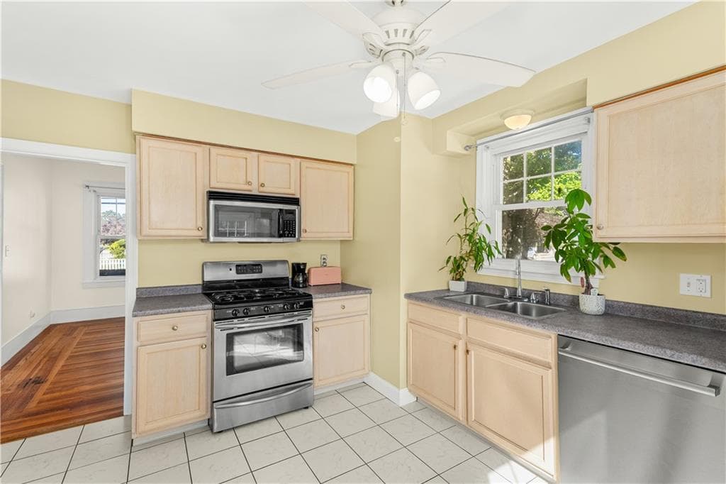 Single Family Residence at 53 Wampanoag Trail, East Providence, photo 11 of 28