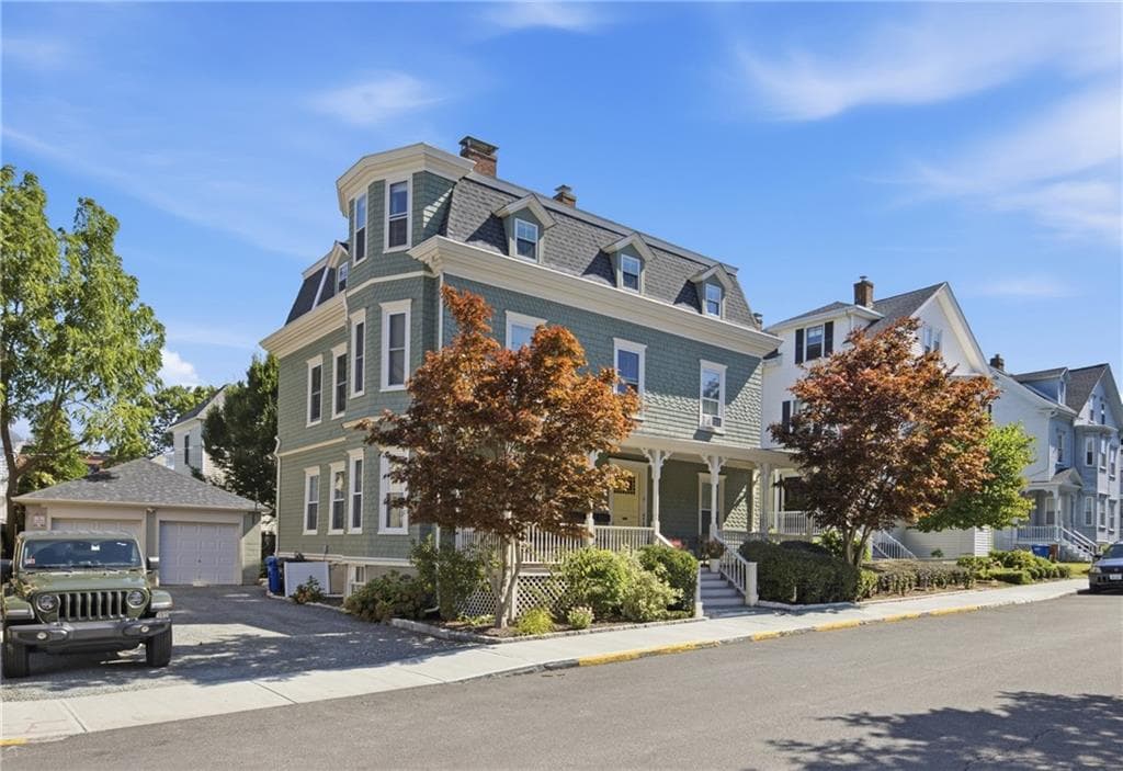 Condominium at 8 Everett Street UNIT 3, Newport, photo 2 of 28