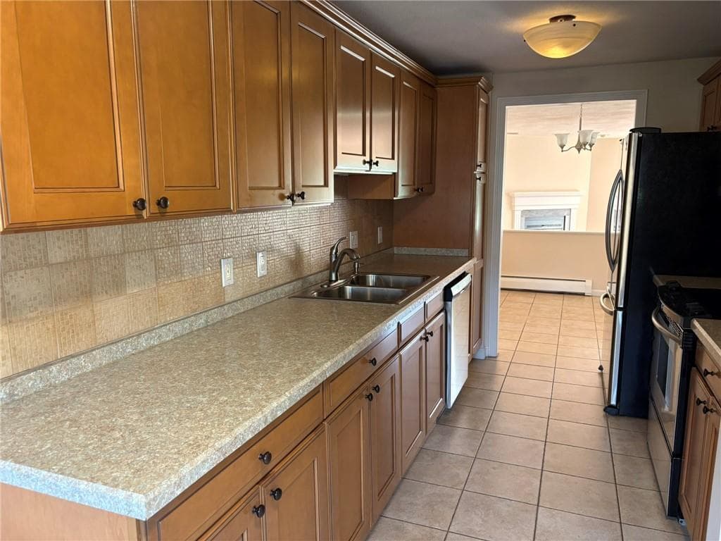Condominium at 60 Saddle Green UNIT B, North Providence, photo 2 of 17