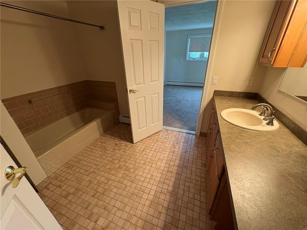 Condominium at 60 Saddle Green UNIT B, North Providence, photo 10 of 17