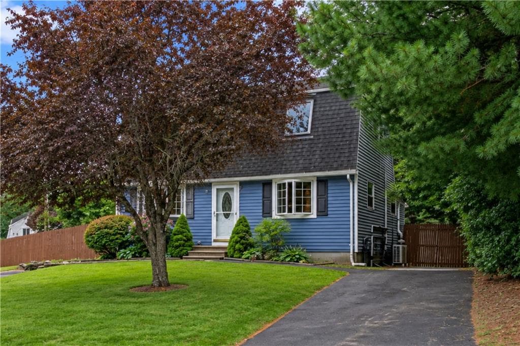 Single Family Residence at 2 Medieval Way, West Warwick, photo 3 of 50