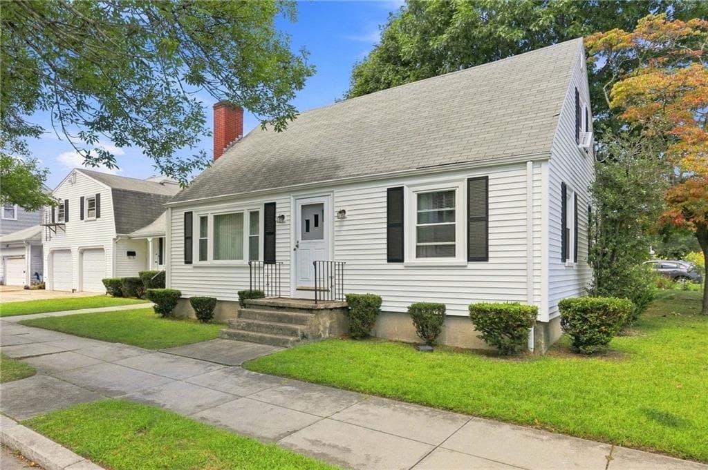Multi Family at 85 Moorland Avenue, Providence, photo 4 of 45