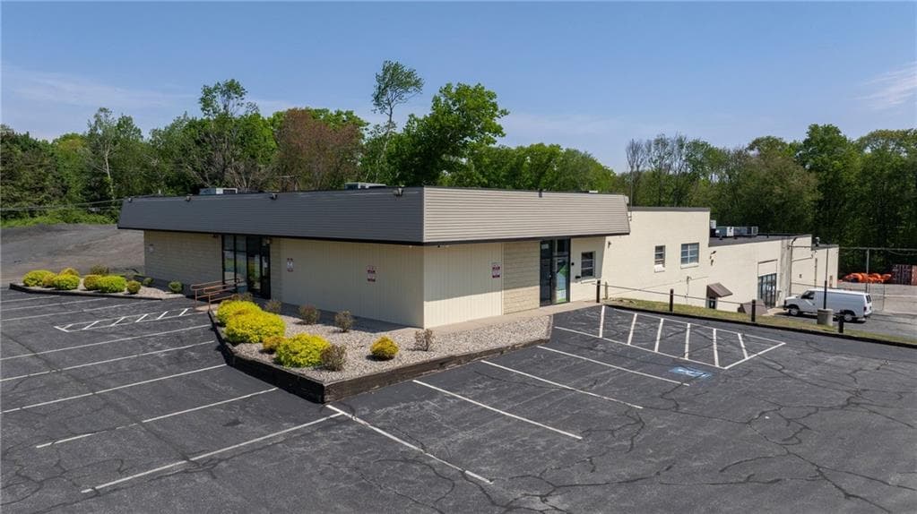 Commercial at 1320 Eddie Dowling Highway, Lincoln, photo 6 of 41