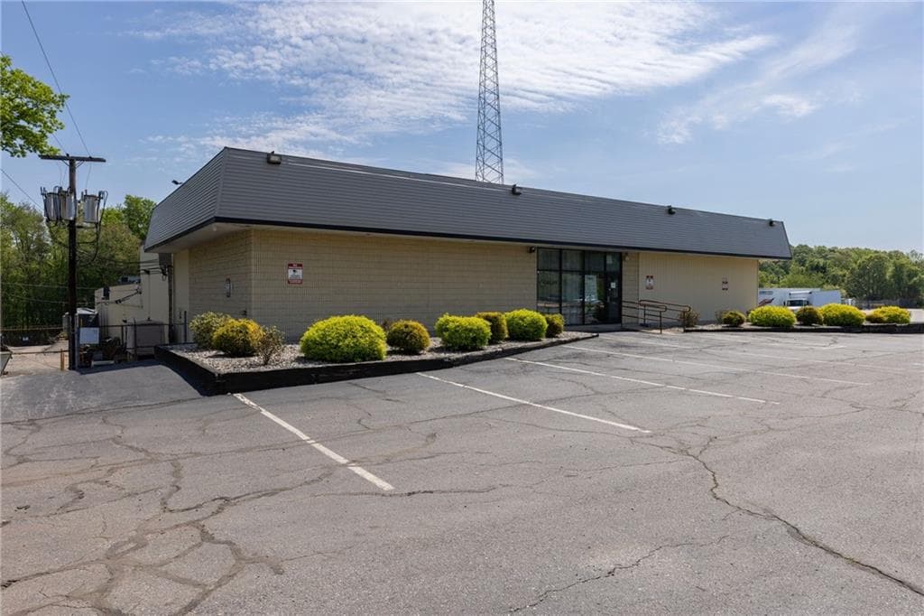Commercial at 1320 Eddie Dowling Highway, Lincoln, photo 37 of 41