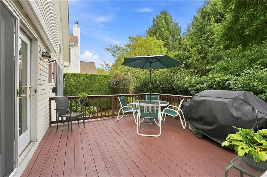 Condominium at 45 Fieldstone Drive, East Greenwich, photo 17 of 40