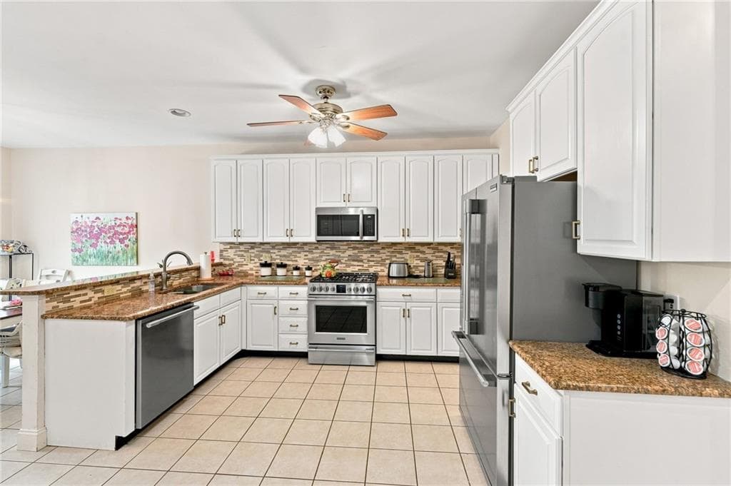 Condominium at 45 Fieldstone Drive, East Greenwich, photo 7 of 40