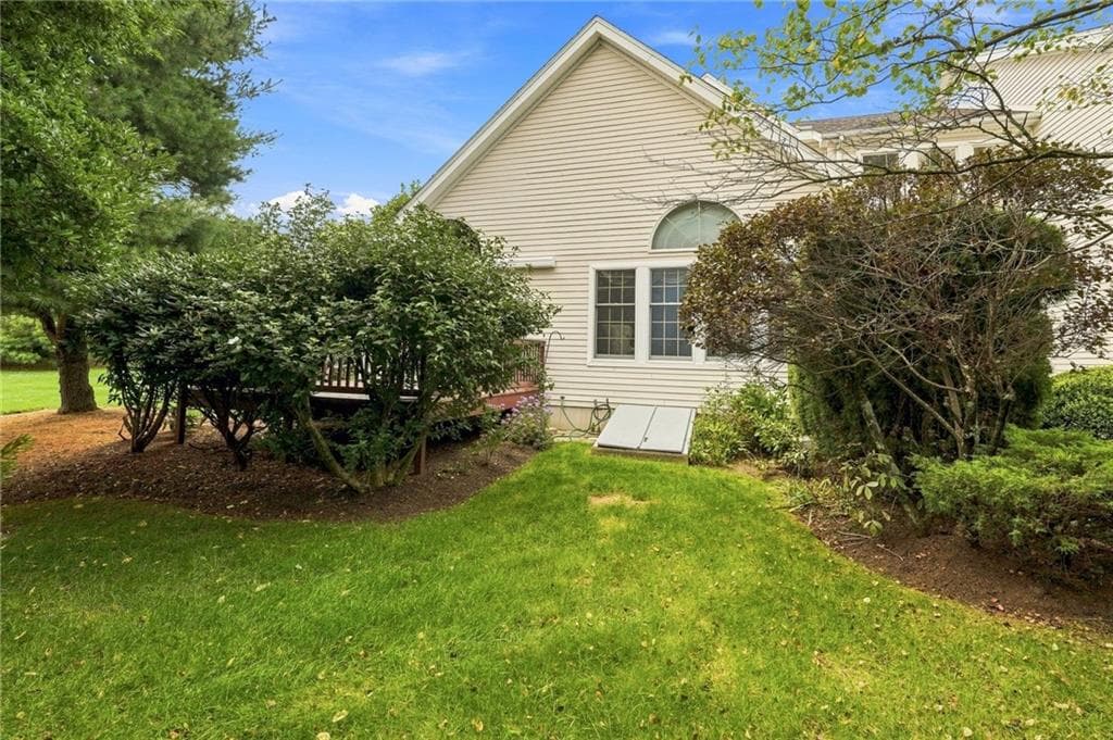 Condominium at 45 Fieldstone Drive, East Greenwich, photo 36 of 40