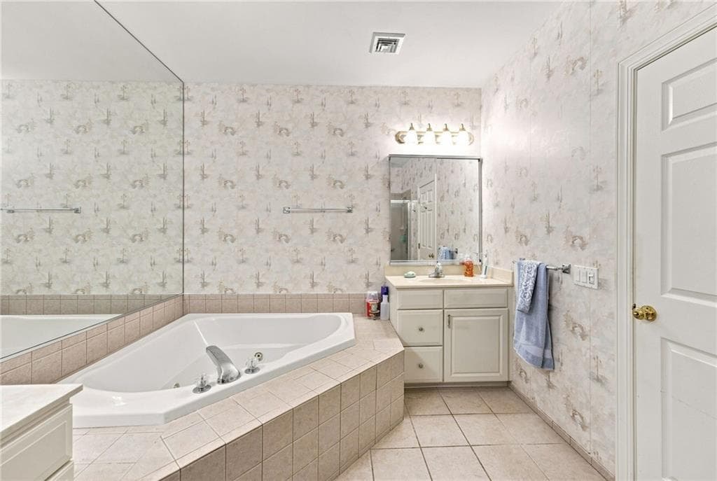 Condominium at 45 Fieldstone Drive, East Greenwich, photo 24 of 40