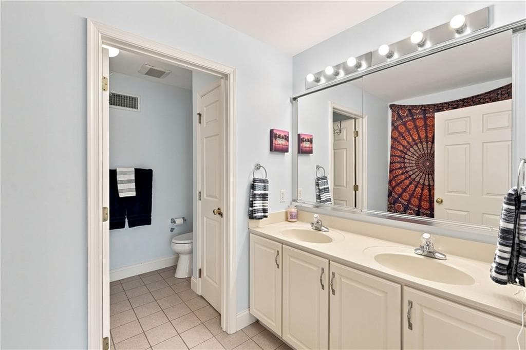 Condominium at 45 Fieldstone Drive, East Greenwich, photo 33 of 40
