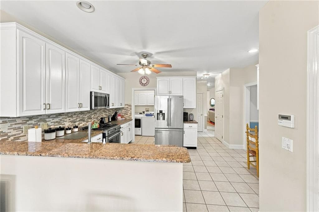 Condominium at 45 Fieldstone Drive, East Greenwich, photo 8 of 40