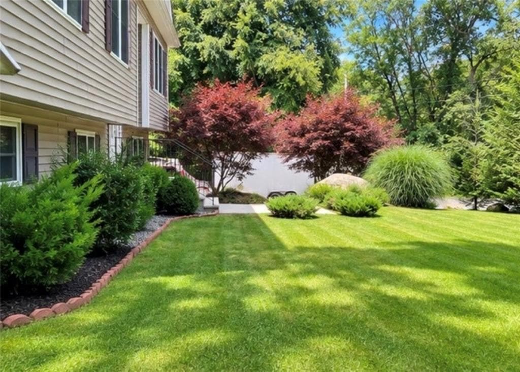 Single Family Residence at 35 Doe Crossing Drive, Burrillville, photo 2 of 26