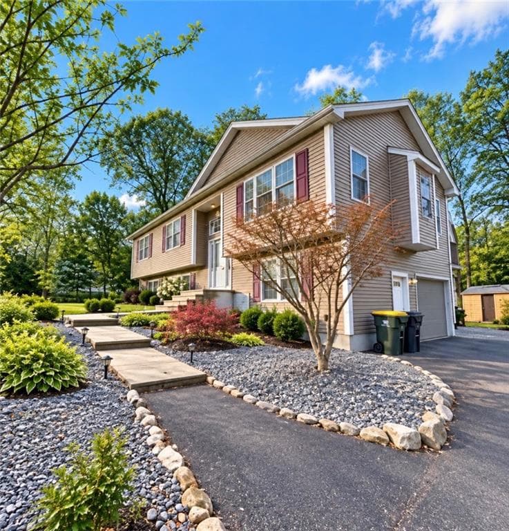 Single Family Residence at 35 Doe Crossing Drive, Burrillville, photo 3 of 26
