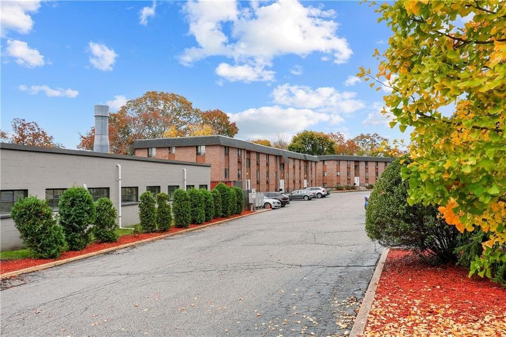 Condominium at 117 John Street UNIT 14, Lincoln, photo 21 of 28