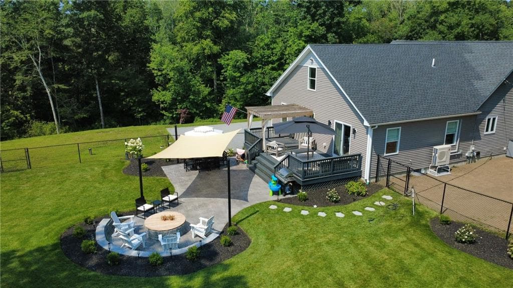 Single Family Residence at 95 Buttonwoods Road, Richmond, photo 3 of 45