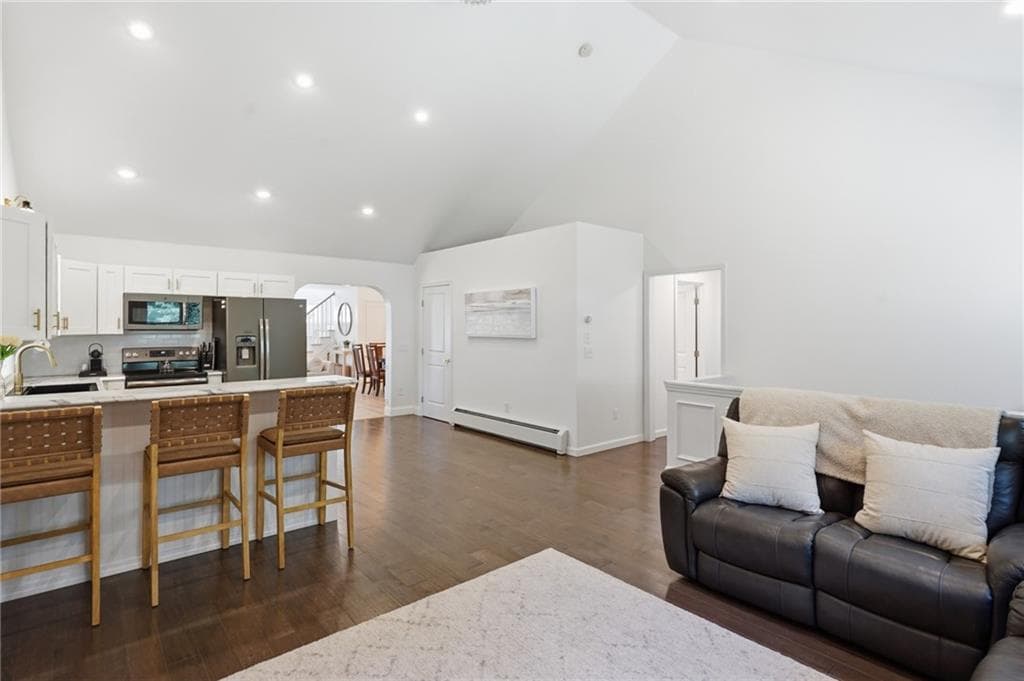 Single Family Residence at 95 Buttonwoods Road, Richmond, photo 9 of 45