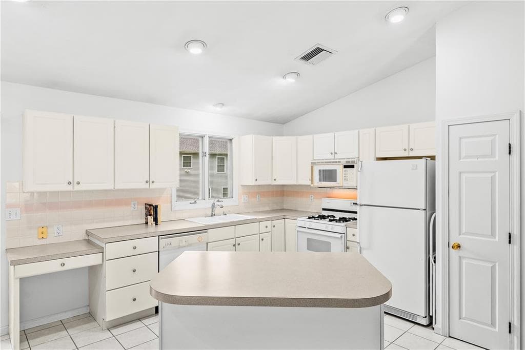 Single Family Residence at 2 Ryan Lane, North Providence, photo 14 of 43