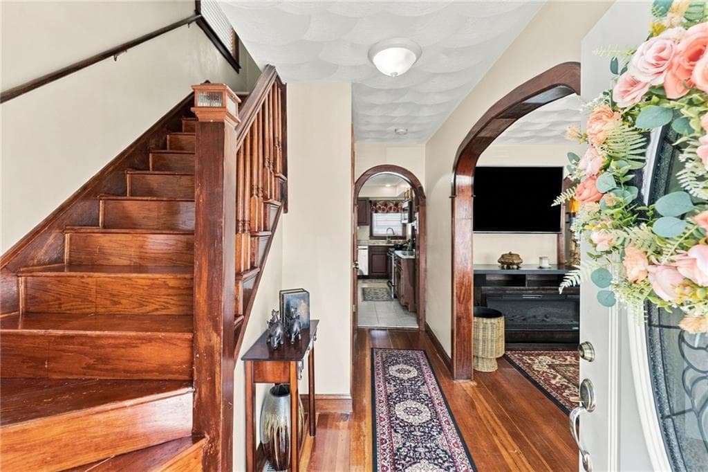 Single Family Residence at 37 Homer Street, Providence, photo 6 of 46