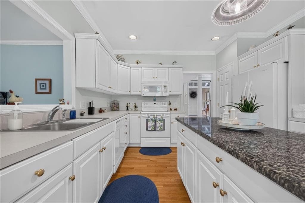 Single Family Residence at 11 Seabury Drive, Westerly, photo 14 of 50