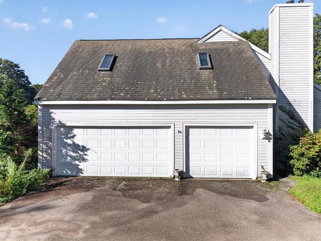 Single Family Residence at 11 Seabury Drive, Westerly, photo 4 of 50