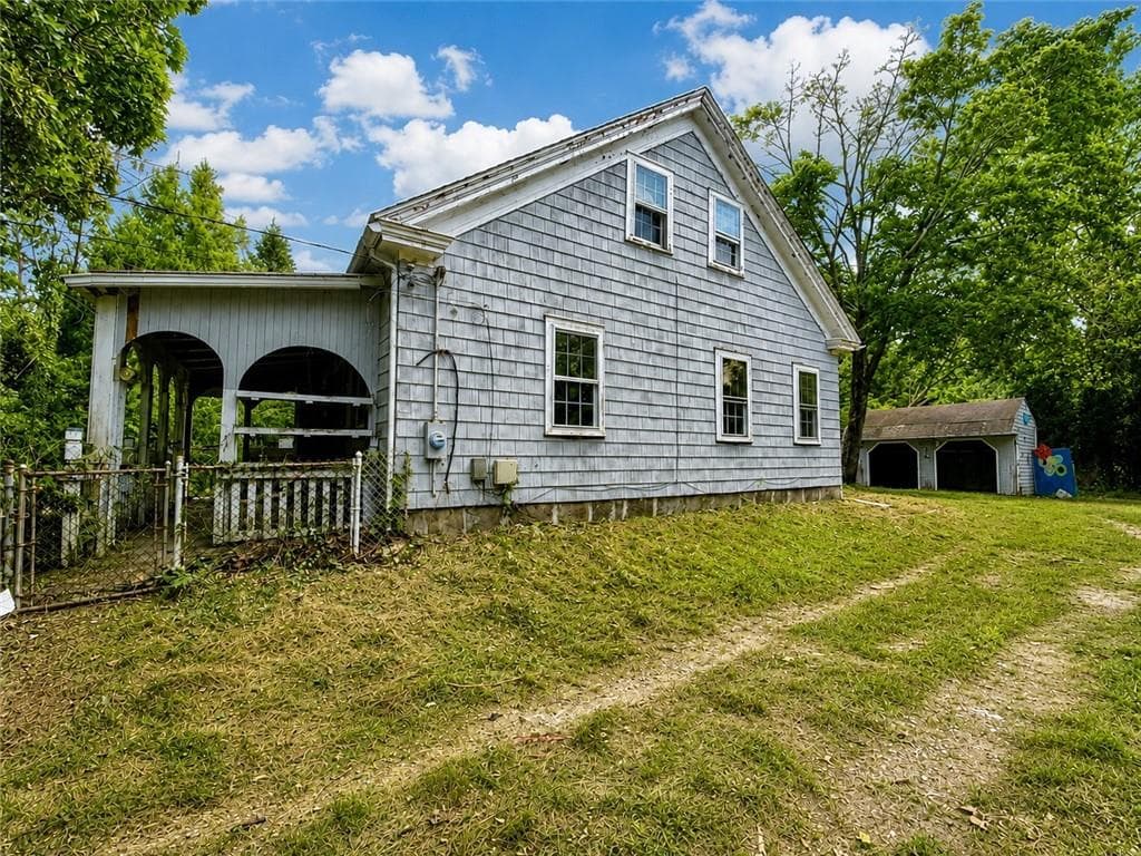 Single Family Residence at 102 Colvintown Road, Coventry, photo 2 of 31