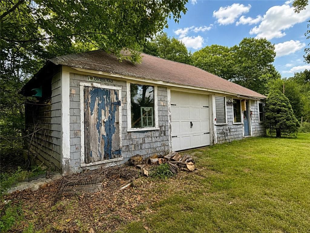 Single Family Residence at 102 Colvintown Road, Coventry, photo 18 of 31