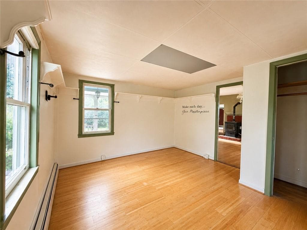 Single Family Residence at 102 Colvintown Road, Coventry, photo 4 of 31