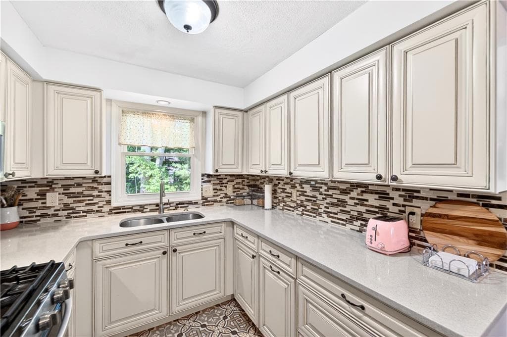 Condominium at 143 Oak Park Drive, North Providence, photo 10 of 33