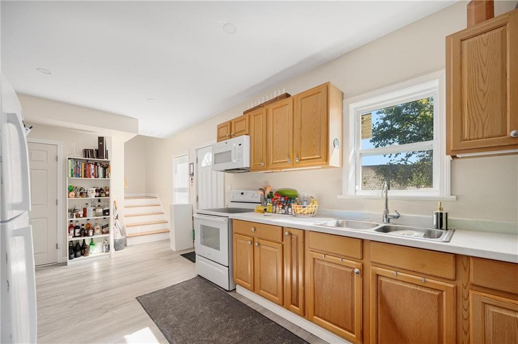 Multi Family at 786 Eddy Street, Providence, photo 24 of 30