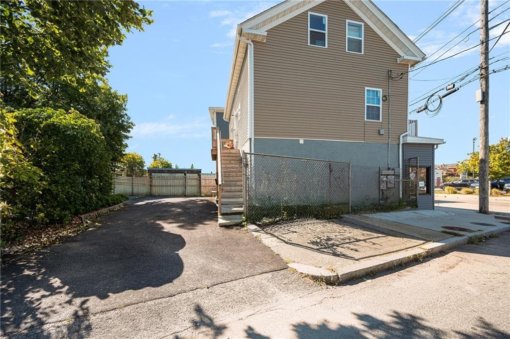 Multi Family at 786 Eddy Street, Providence, photo 14 of 30