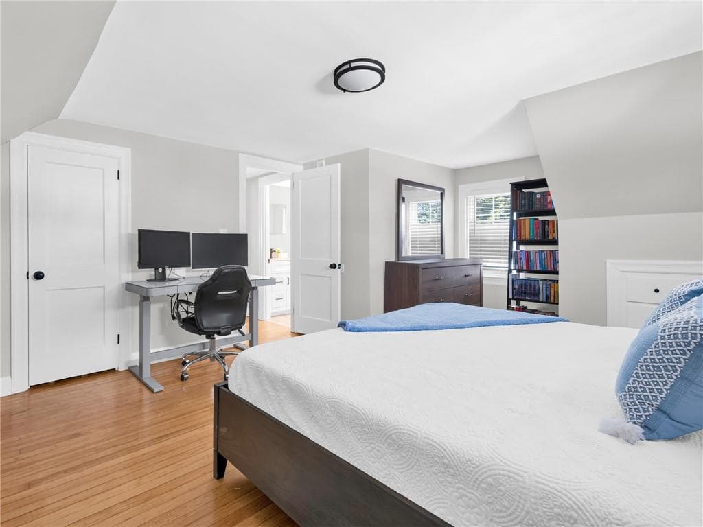 Single Family Residence at 17 Boulevard Avenue, Lincoln, photo 24 of 44
