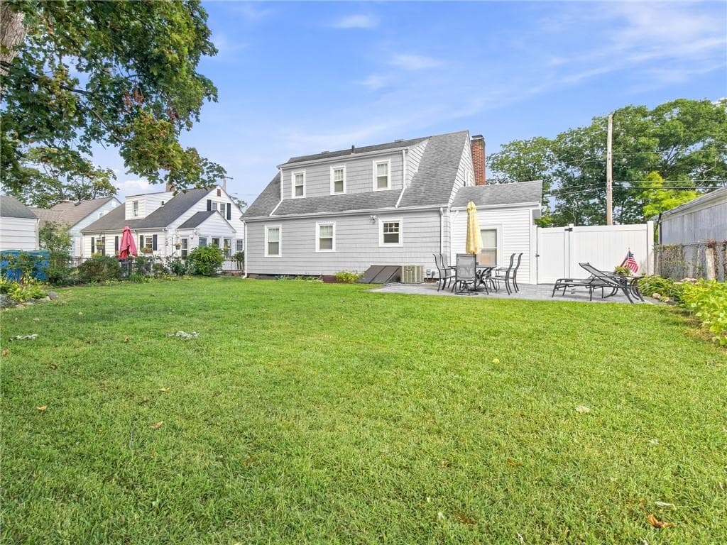 Single Family Residence at 17 Boulevard Avenue, Lincoln, photo 34 of 44