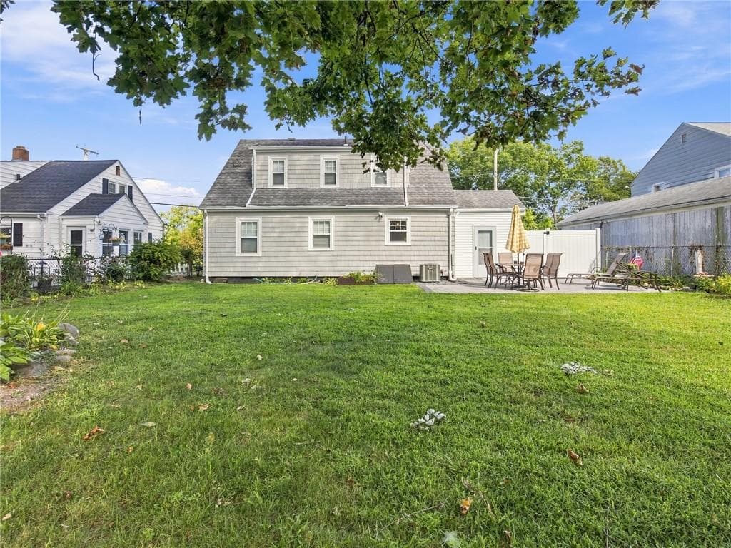 Single Family Residence at 17 Boulevard Avenue, Lincoln, photo 4 of 44