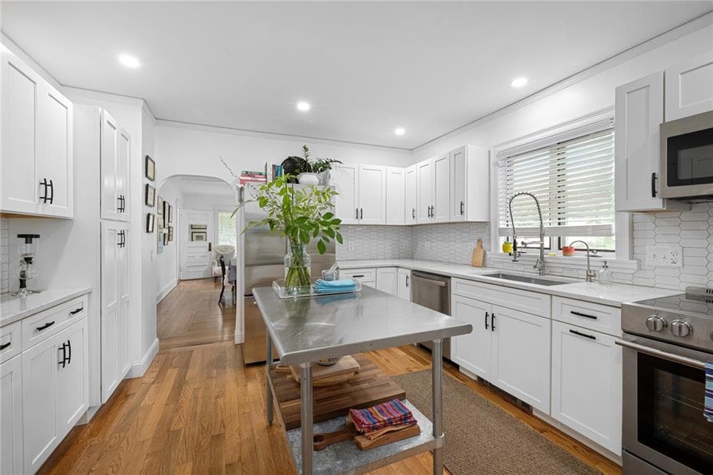 Single Family Residence at 480 Church Avenue, Warwick, photo 6 of 25