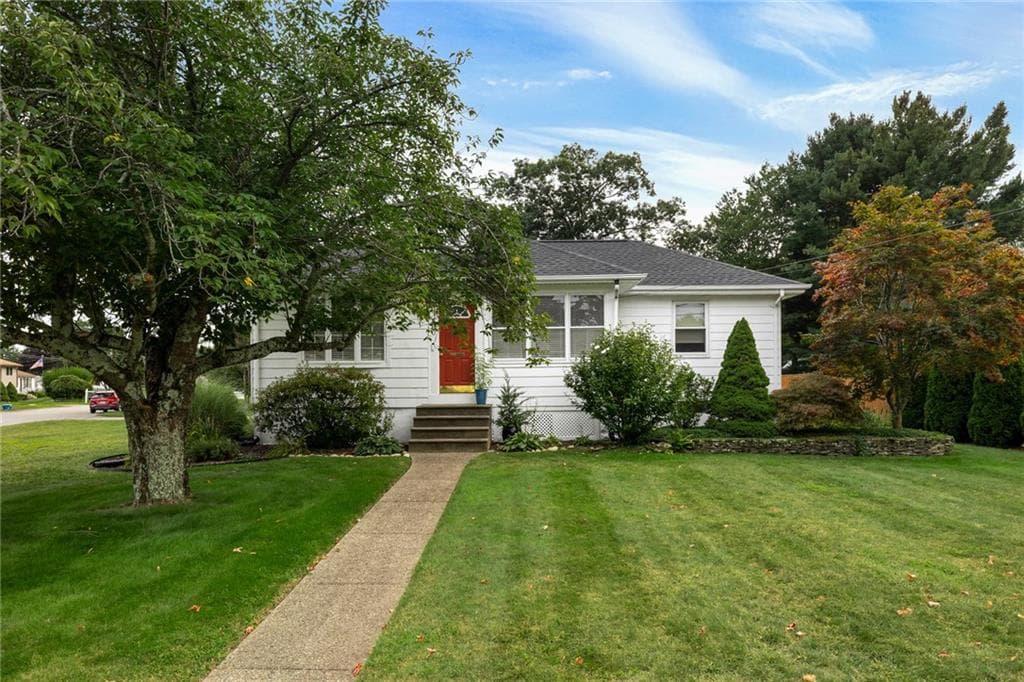 Single Family Residence at 480 Church Avenue, Warwick, photo 3 of 25