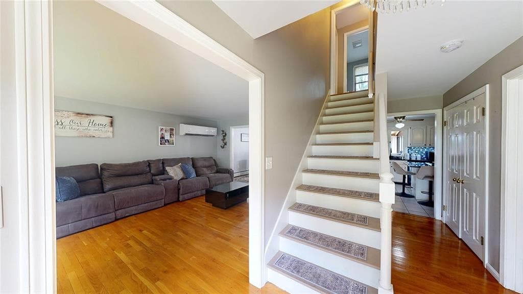Single Family Residence at 865 Steere Farm Road, Burrillville, photo 4 of 45