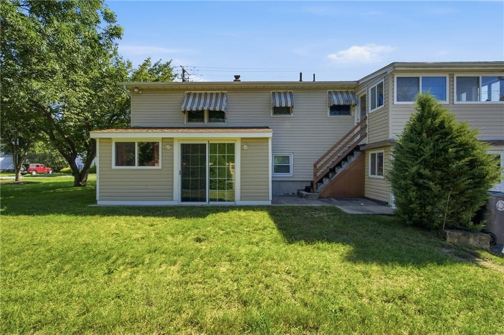 Single Family Residence at 45 Palmer Avenue, Cranston, photo 5 of 31