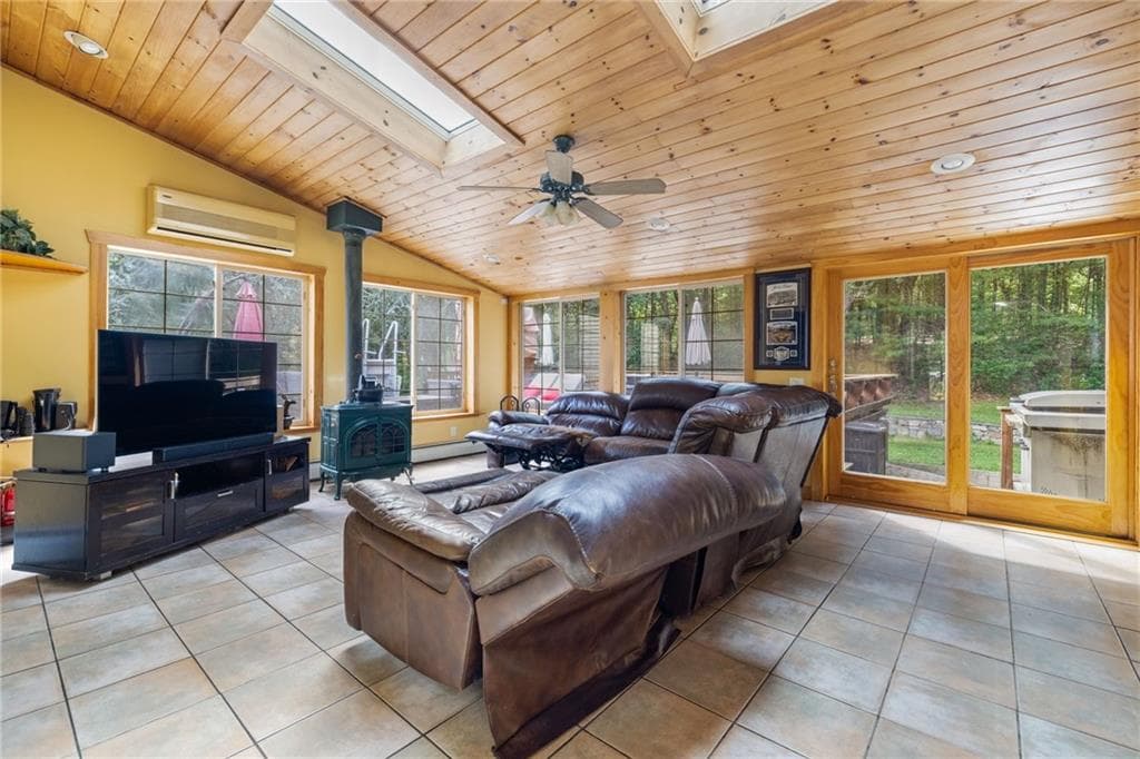 Single Family Residence at 11 Birchwood Lane, Coventry, photo 7 of 48