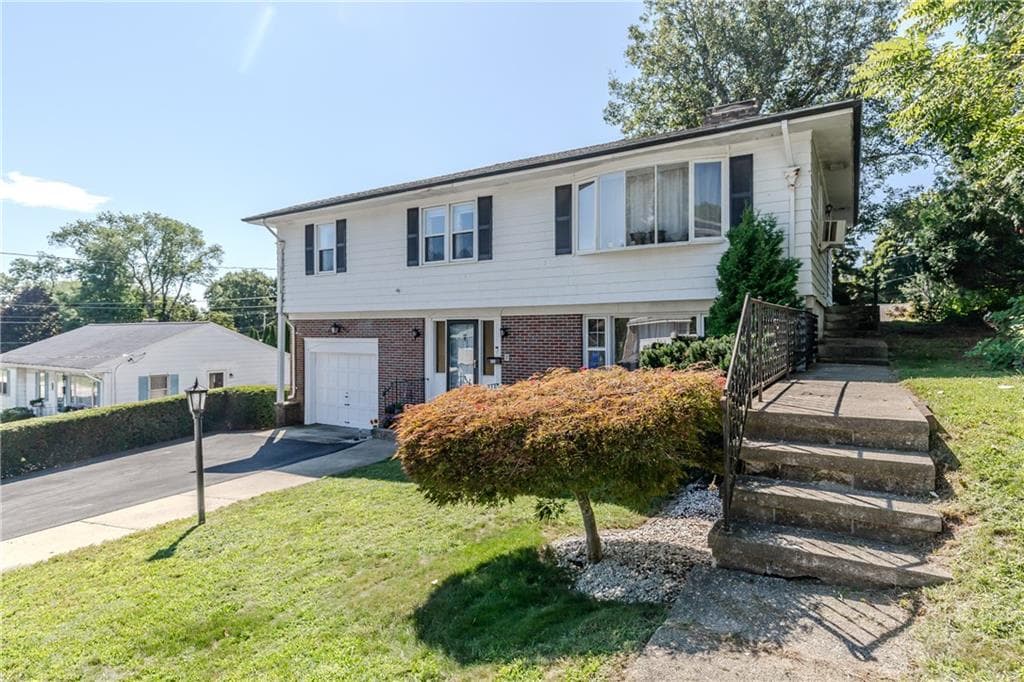 Single Family Residence at 104 Meadow Road, North Providence, photo 3 of 50