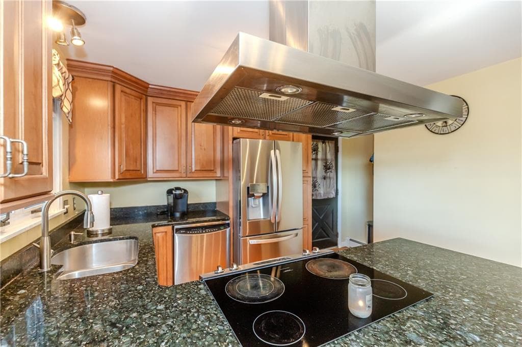 Single Family Residence at 104 Meadow Road, North Providence, photo 35 of 50