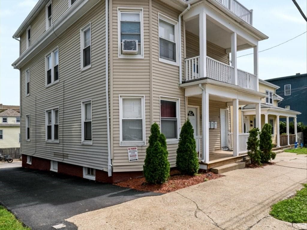 Multi Family at 13 Rosebank Avenue, Providence, photo 2 of 27