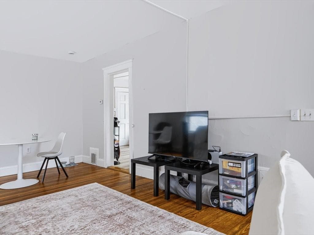 Multi Family at 13 Rosebank Avenue, Providence, photo 16 of 27