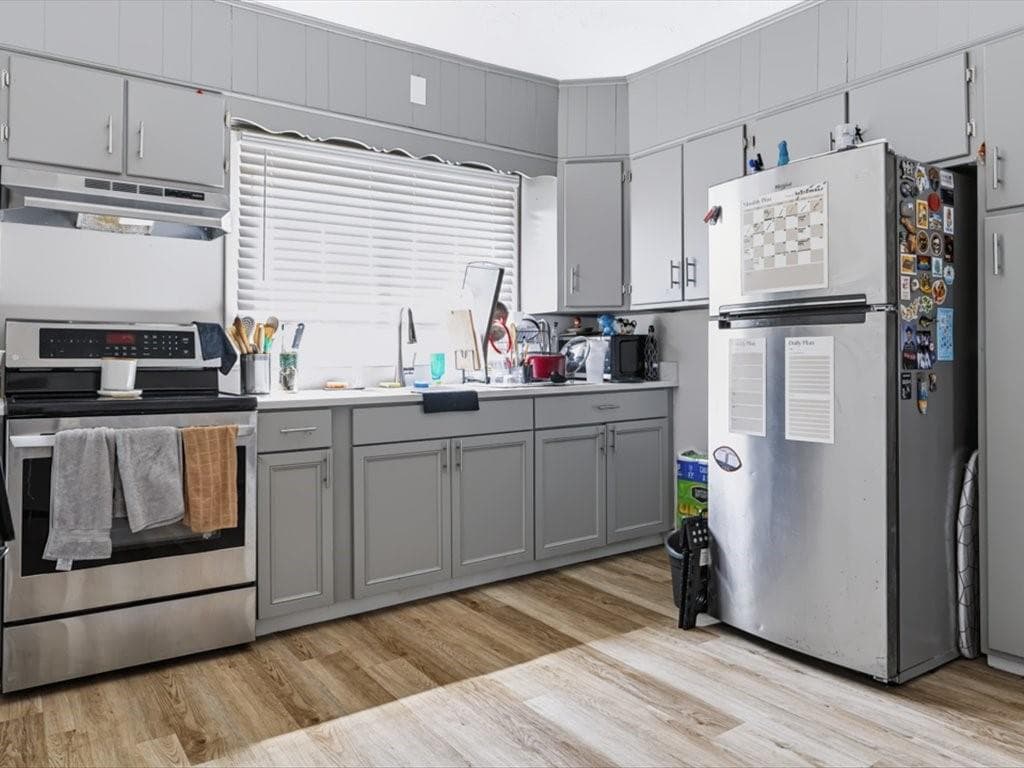Multi Family at 13 Rosebank Avenue, Providence, photo 10 of 27
