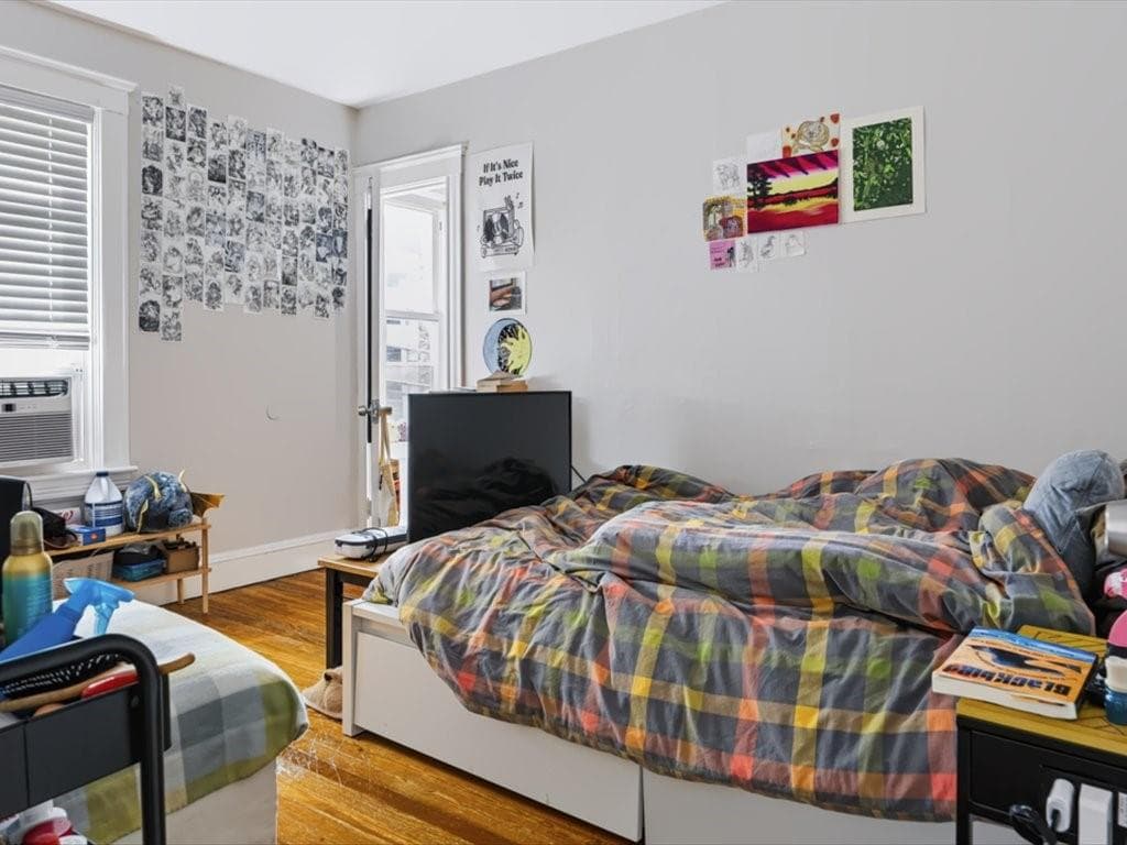 Multi Family at 13 Rosebank Avenue, Providence, photo 14 of 27