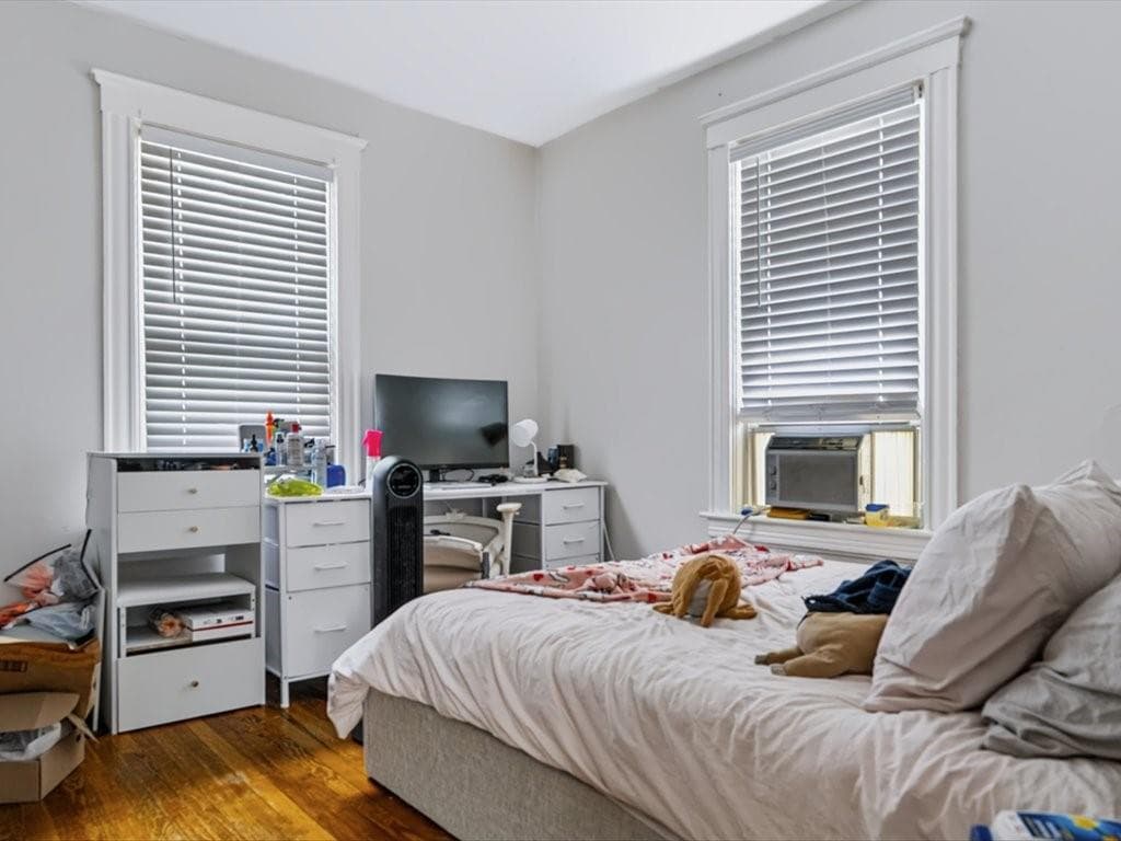 Multi Family at 13 Rosebank Avenue, Providence, photo 11 of 27